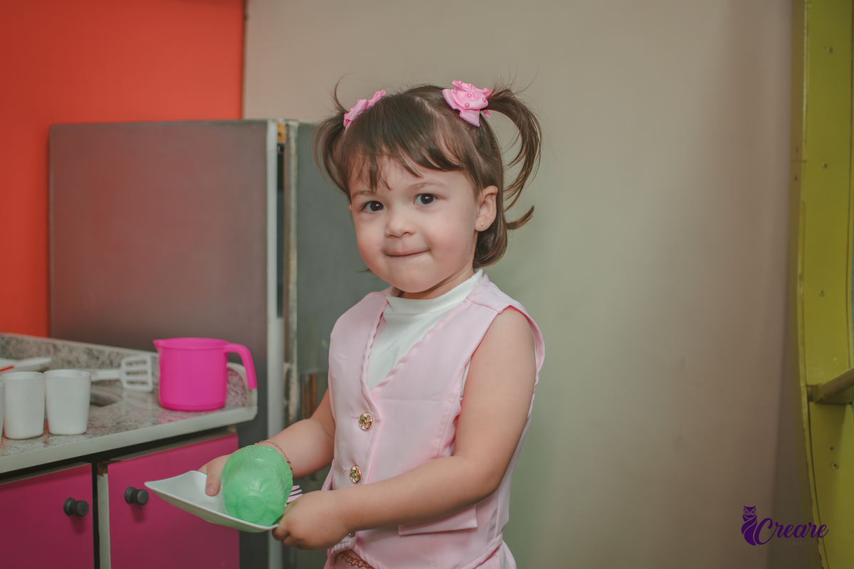 festa de aniversário infantil de menina de 3 anos, com tema Princesas no Buffet Algodão doce em Santo André, fotógrafo em Santo André.