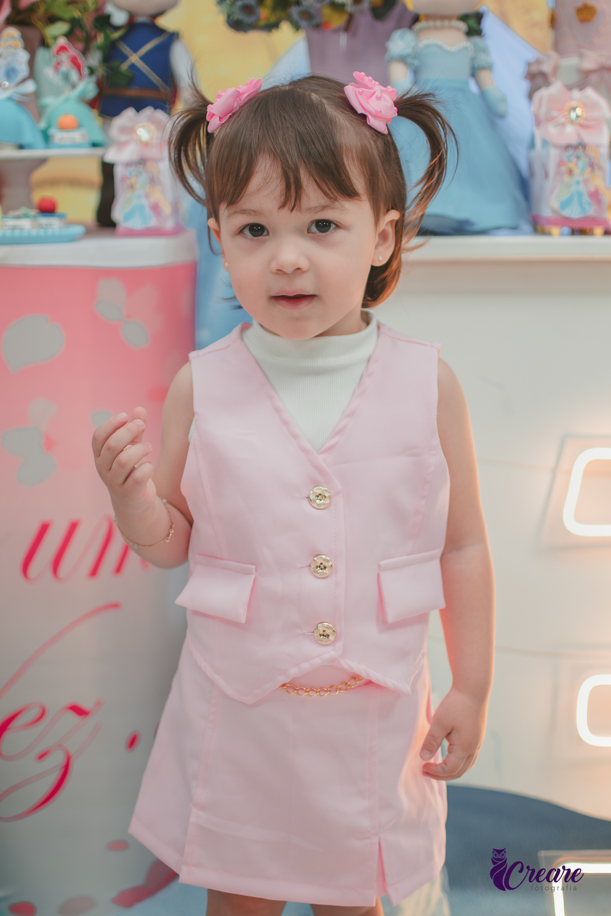 festa de aniversário infantil de menina de 3 anos, com tema Princesas no Buffet Algodão doce em Santo André, fotógrafo em Santo André.