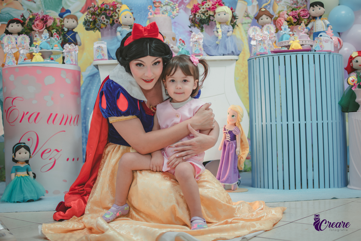 festa de aniversário infantil de menina de 3 anos, com tema Princesas no Buffet Algodão doce em Santo André, fotógrafo em Santo André.