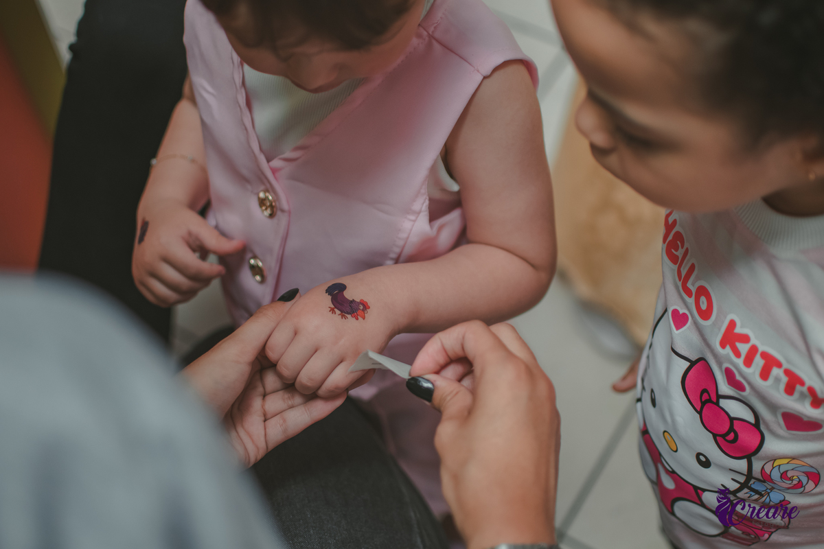 festa de aniversário infantil de menina de 3 anos, com tema Princesas no Buffet Algodão doce em Santo André, fotógrafo em Santo André.
