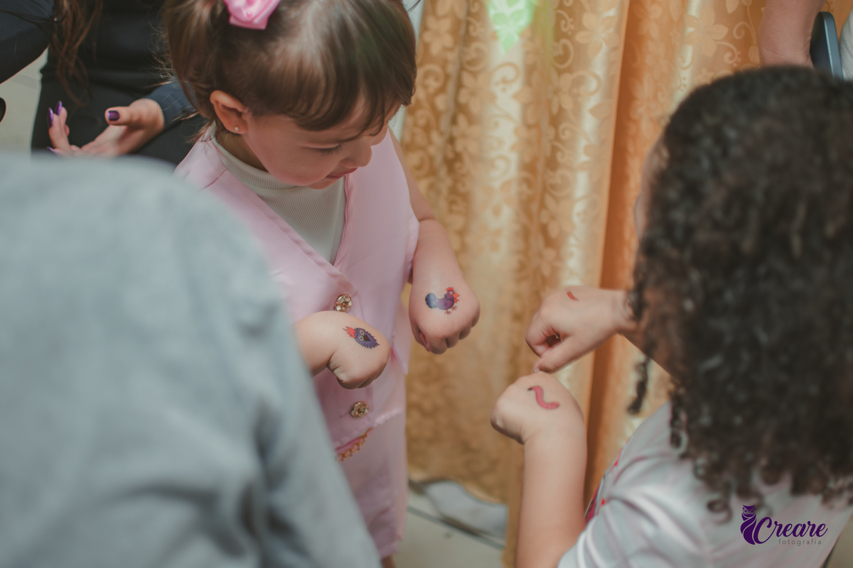 festa de aniversário infantil de menina de 3 anos, com tema Princesas no Buffet Algodão doce em Santo André, fotógrafo em Santo André.
