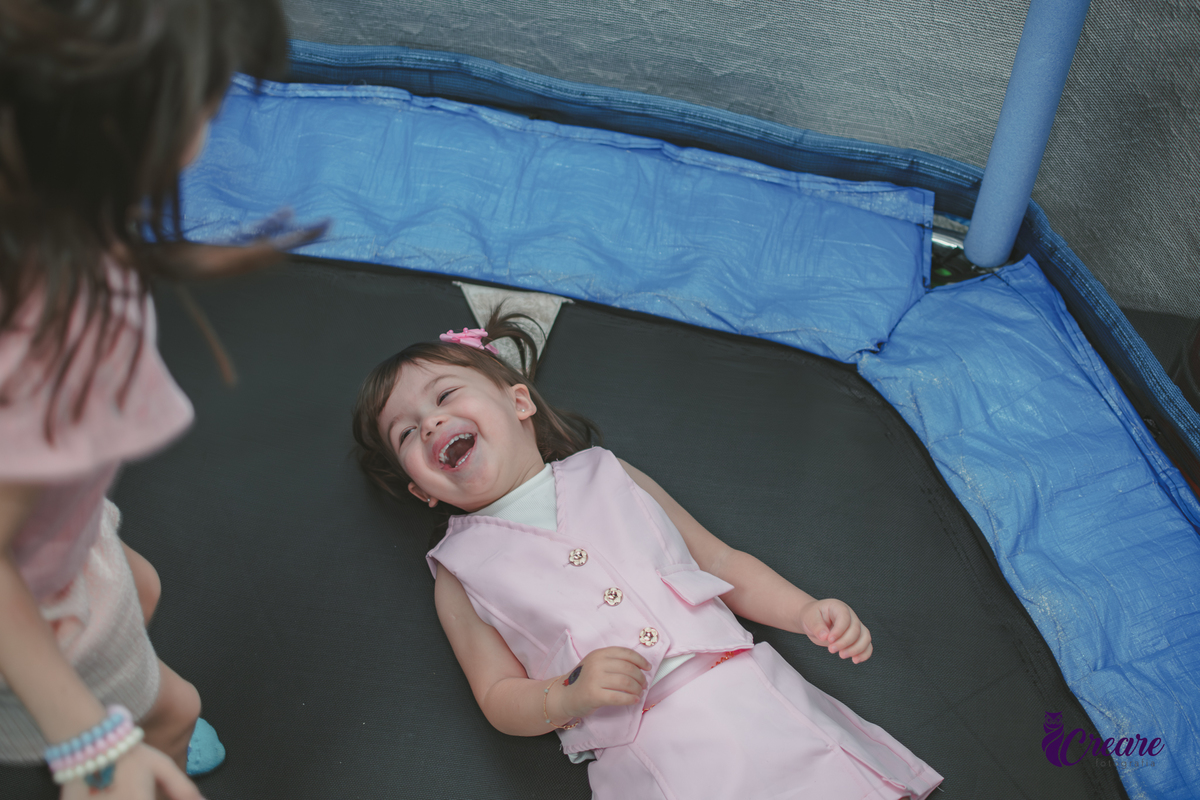 festa de aniversário infantil de menina de 3 anos, com tema Princesas no Buffet Algodão doce em Santo André, fotógrafo em Santo André.