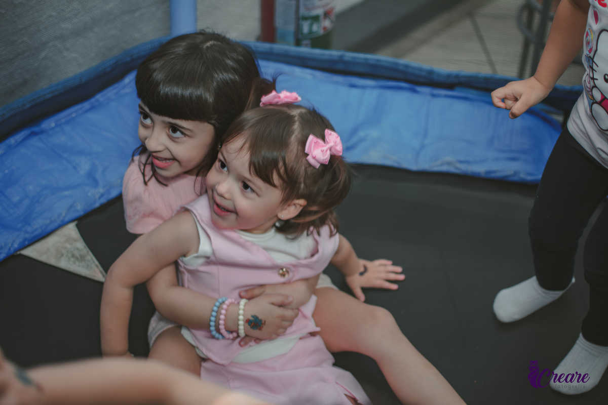 festa de aniversário infantil de menina de 3 anos, com tema Princesas no Buffet Algodão doce em Santo André, fotógrafo em Santo André.