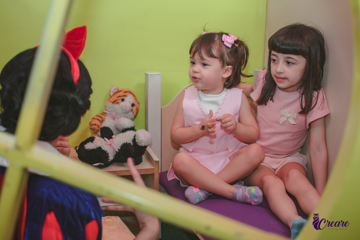 festa de aniversário infantil de menina de 3 anos, com tema Princesas no Buffet Algodão doce em Santo André, fotógrafo em Santo André.