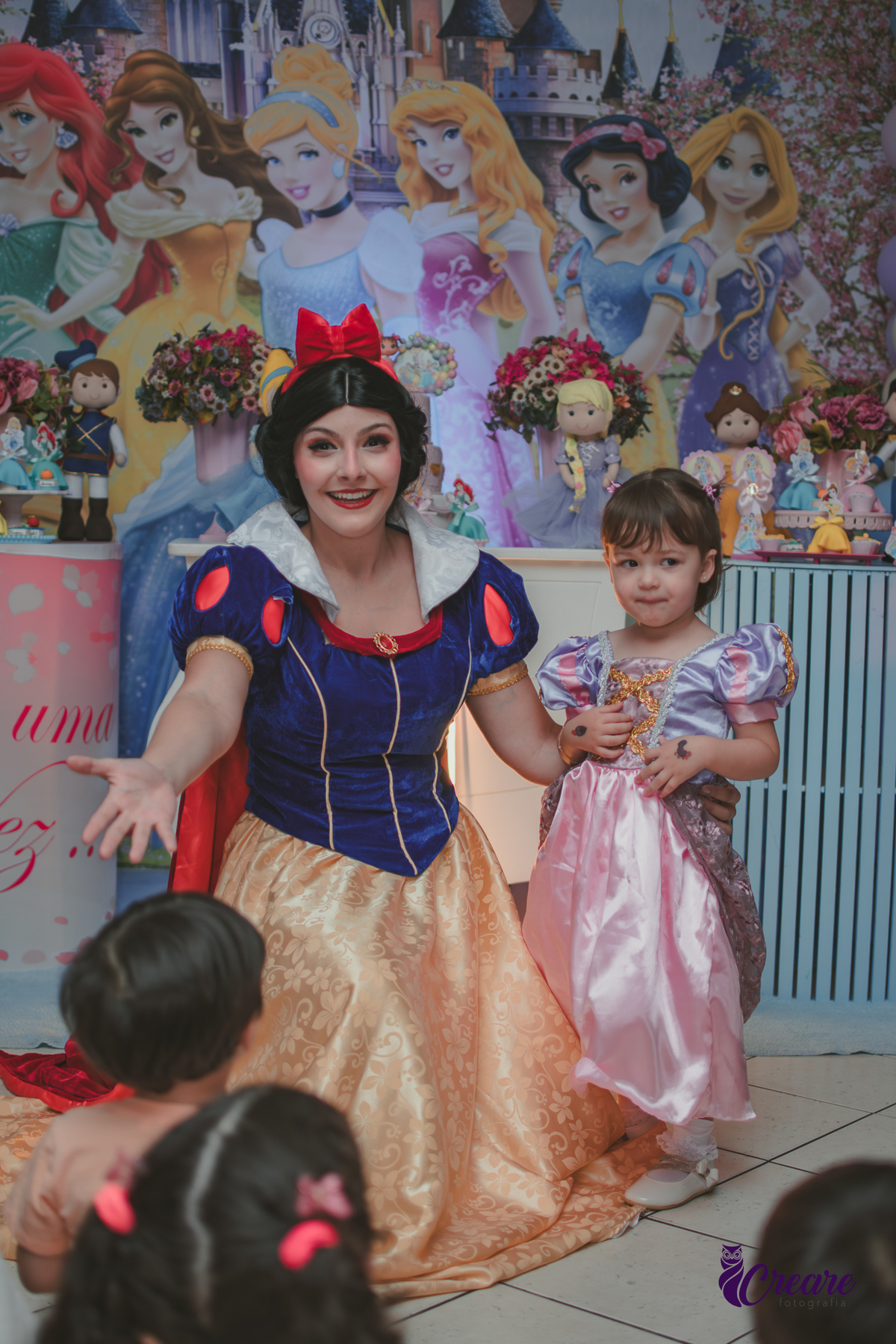 festa de aniversário infantil de menina de 3 anos, com tema Princesas no Buffet Algodão doce em Santo André, fotógrafo em Santo André.