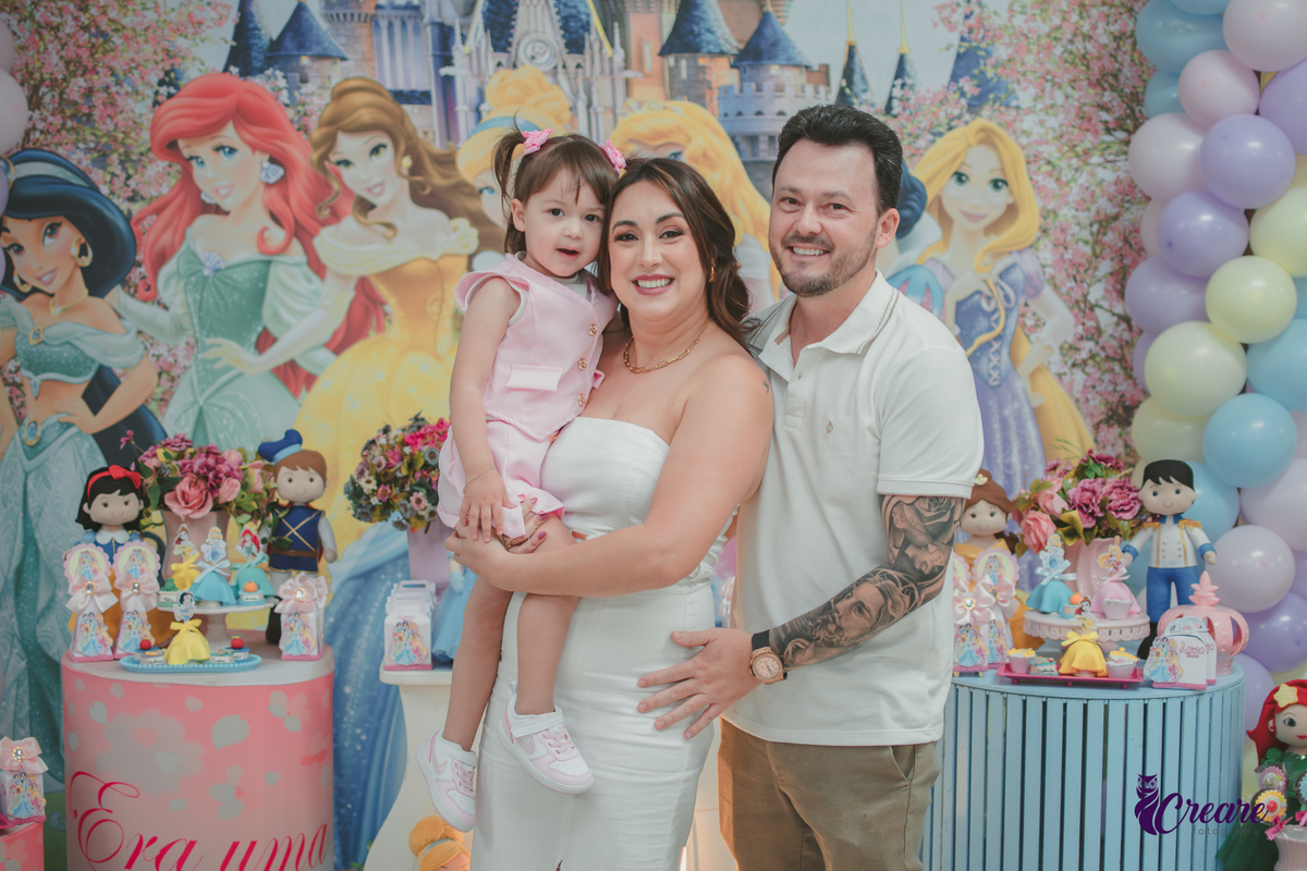 festa de aniversário infantil de menina de 3 anos, com tema Princesas no Buffet Algodão doce em Santo André, fotógrafo em Santo André.