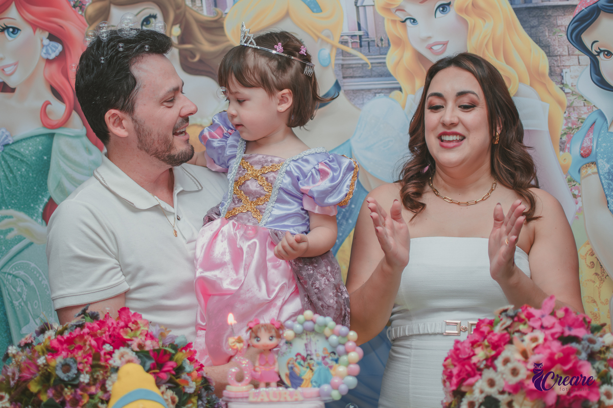 festa de aniversário infantil de menina de 3 anos, com tema Princesas no Buffet Algodão doce em Santo André, fotógrafo em Santo André.