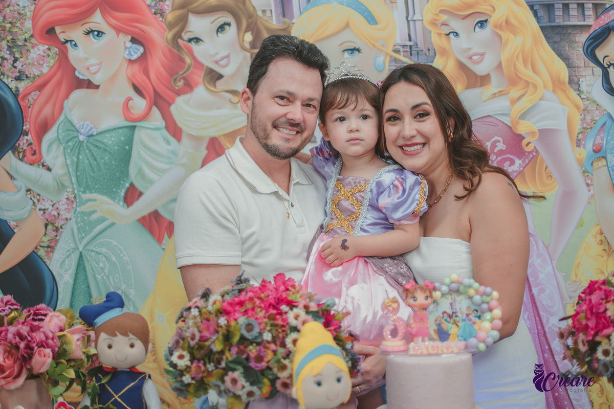 festa de aniversário infantil de menina de 3 anos, com tema Princesas no Buffet Algodão doce em Santo André, fotógrafo em Santo André.