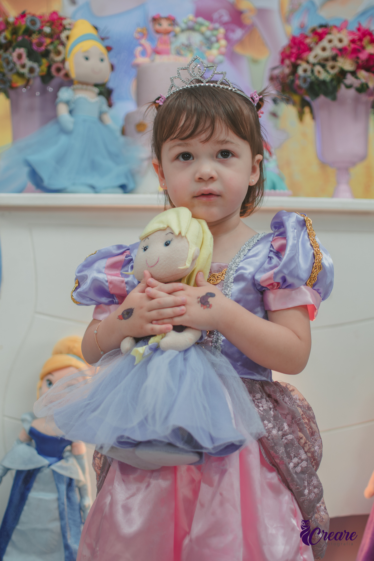 festa de aniversário infantil de menina de 3 anos, com tema Princesas no Buffet Algodão doce em Santo André, fotógrafo em Santo André.