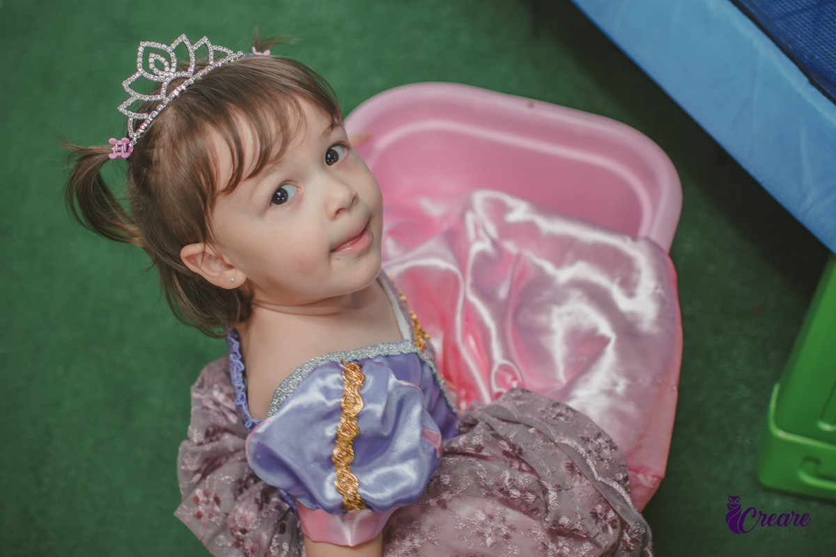 festa de aniversário infantil de menina de 3 anos, com tema Princesas no Buffet Algodão doce em Santo André, fotógrafo em Santo André.