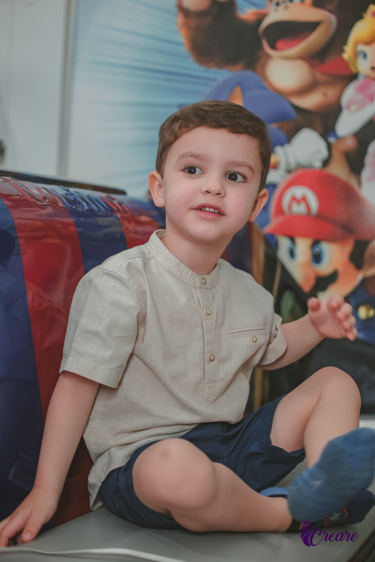 fotografia de aniversário infantil, festa de menino de quatro anos com tema Venom, festa infantil realizada no Buffet Ooop's em Santo André. Fotógrafo em Santo André.