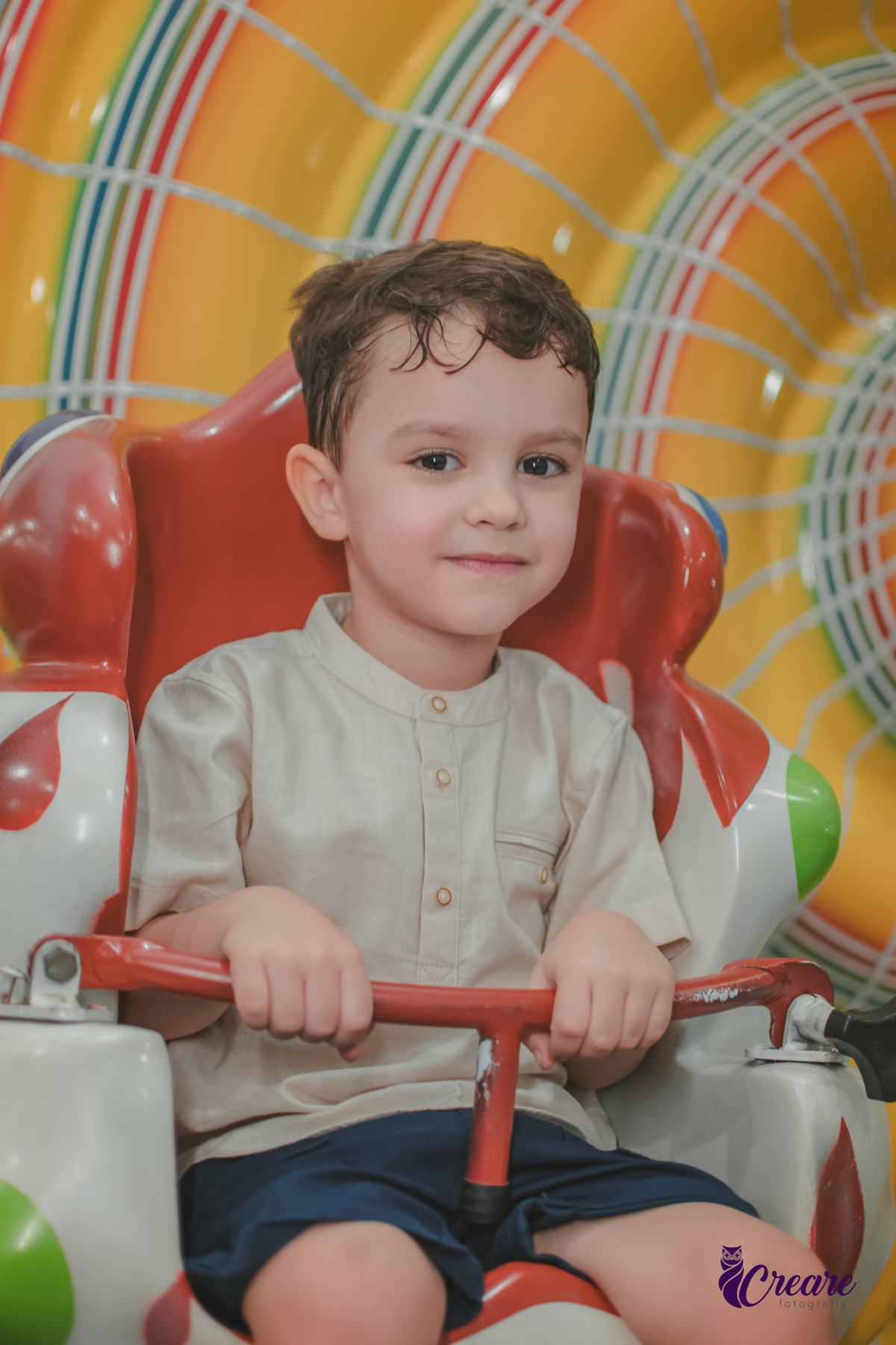 fotografia de aniversário infantil, festa de menino de quatro anos com tema Venom, festa infantil realizada no Buffet Ooop's em Santo André. Fotógrafo em Santo André.