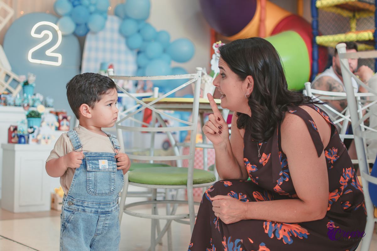fotografia de aniversário de 2 anos, com decoração fazendinha, no buffet TIc Tac em Mauá. Fotógrafo em Mauá.