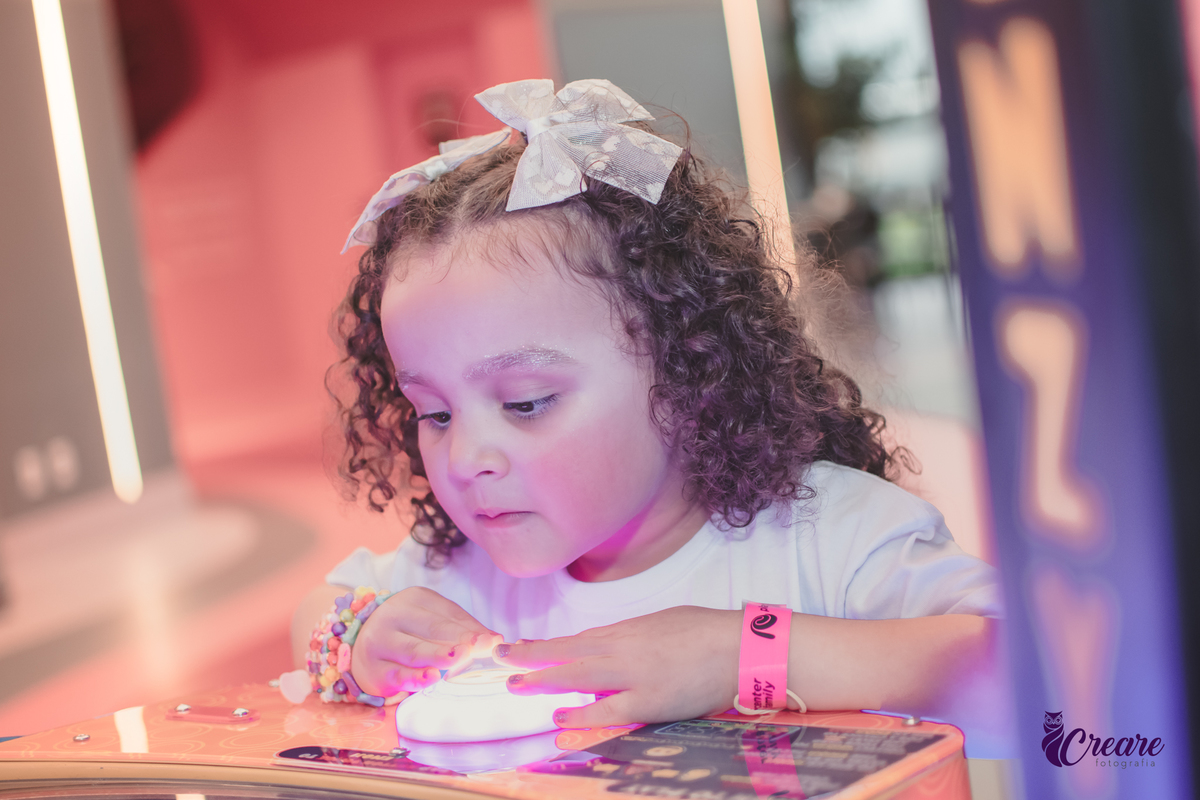 festa dde aniversário de menina de 4 anos com tema frozen, aniversário infantil no Playcenter Family - Shopping Grand Plaza, fotógrafo em Santo André. fotógrafo de aniversário infantil, festa de aniversário infantil.