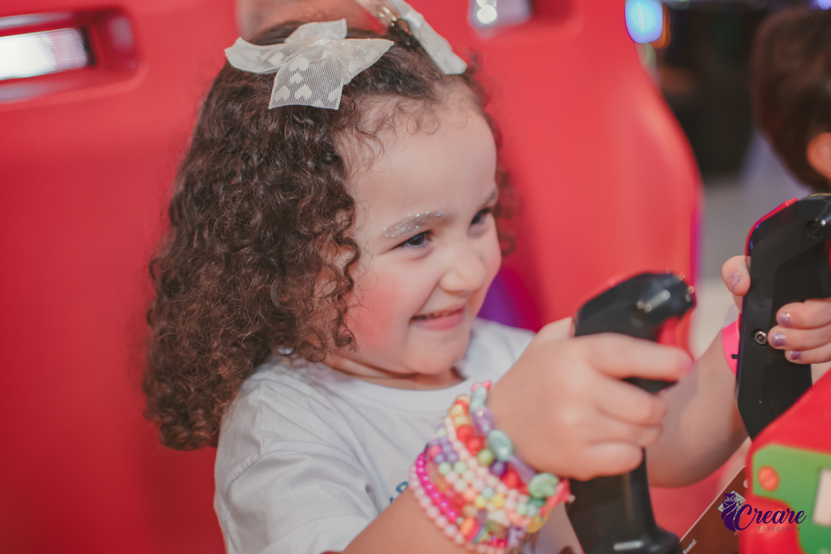 festa dde aniversário de menina de 4 anos com tema frozen, aniversário infantil no Playcenter Family - Shopping Grand Plaza, fotógrafo em Santo André. fotógrafo de aniversário infantil, festa de aniversário infantil.