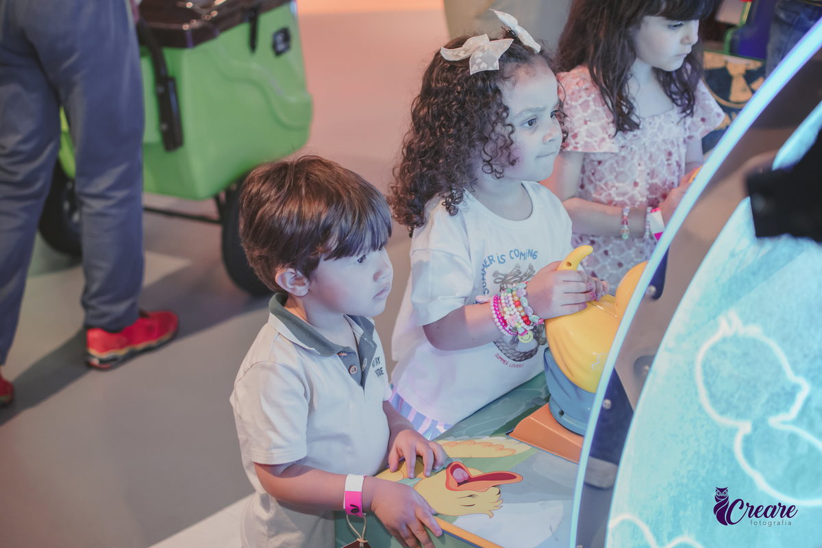 festa dde aniversário de menina de 4 anos com tema frozen, aniversário infantil no Playcenter Family - Shopping Grand Plaza, fotógrafo em Santo André. fotógrafo de aniversário infantil, festa de aniversário infantil.