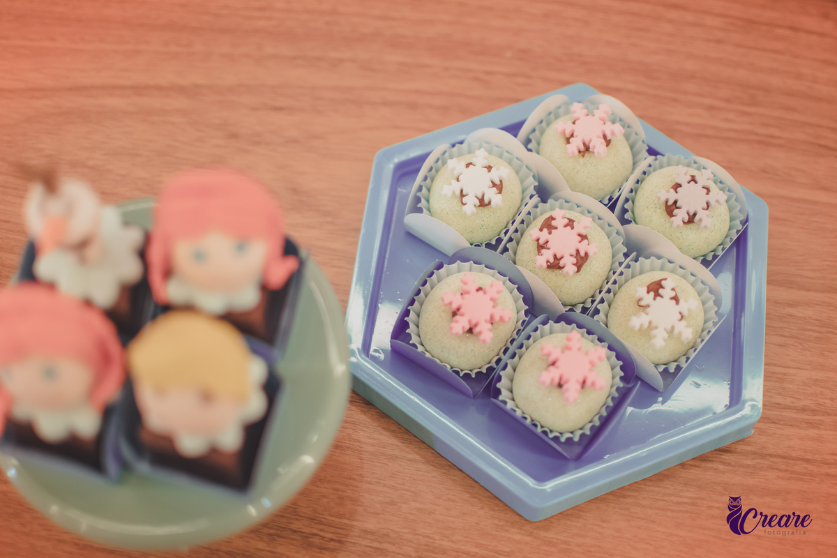 festa dde aniversário de menina de 4 anos com tema frozen, aniversário infantil no Playcenter Family - Shopping Grand Plaza, fotógrafo em Santo André. fotógrafo de aniversário infantil, festa de aniversário infantil.