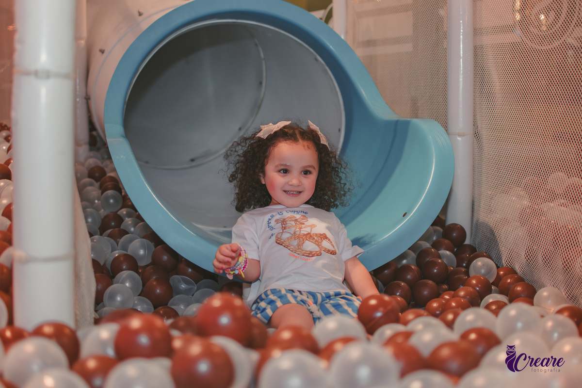 festa dde aniversário de menina de 4 anos com tema frozen, aniversário infantil no Playcenter Family - Shopping Grand Plaza, fotógrafo em Santo André. fotógrafo de aniversário infantil, festa de aniversário infantil.