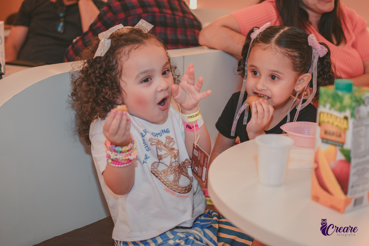 festa dde aniversário de menina de 4 anos com tema frozen, aniversário infantil no Playcenter Family - Shopping Grand Plaza, fotógrafo em Santo André. fotógrafo de aniversário infantil, festa de aniversário infantil.