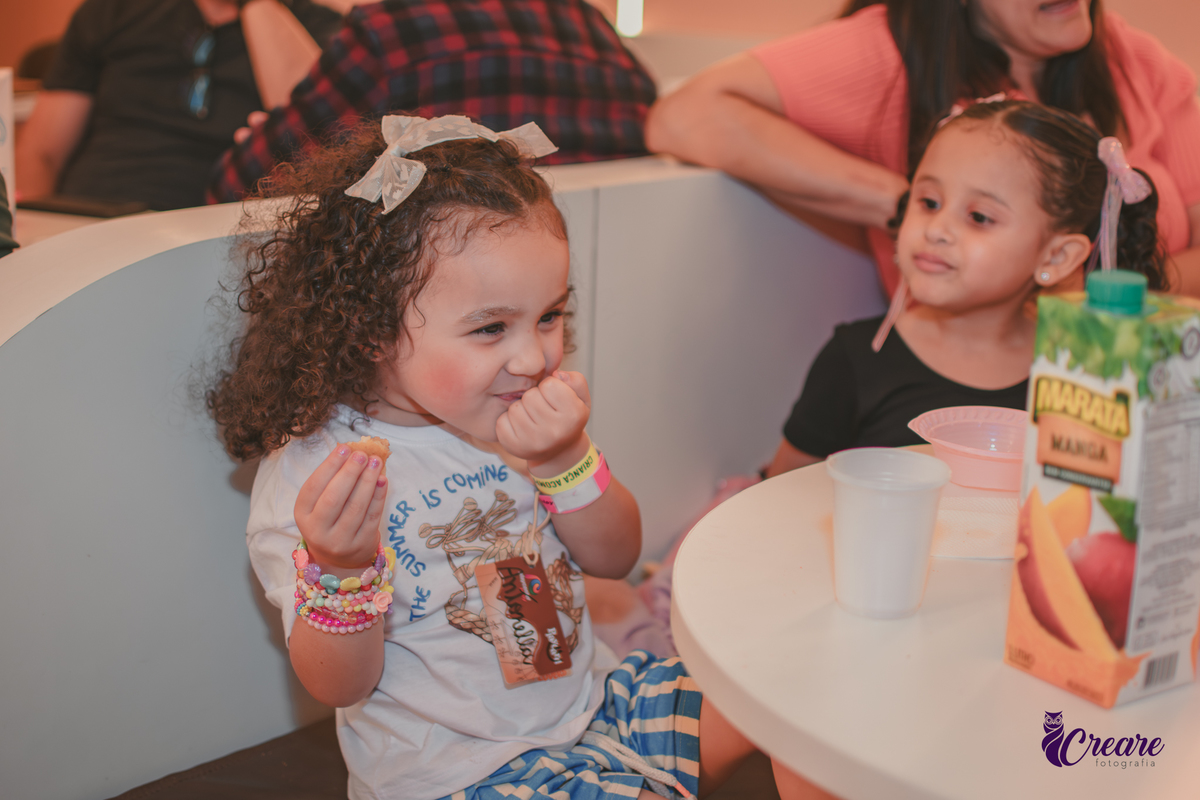 festa dde aniversário de menina de 4 anos com tema frozen, aniversário infantil no Playcenter Family - Shopping Grand Plaza, fotógrafo em Santo André. fotógrafo de aniversário infantil, festa de aniversário infantil.