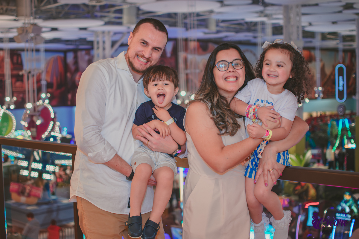 festa dde aniversário de menina de 4 anos com tema frozen, aniversário infantil no Playcenter Family - Shopping Grand Plaza, fotógrafo em Santo André. fotógrafo de aniversário infantil, festa de aniversário infantil.