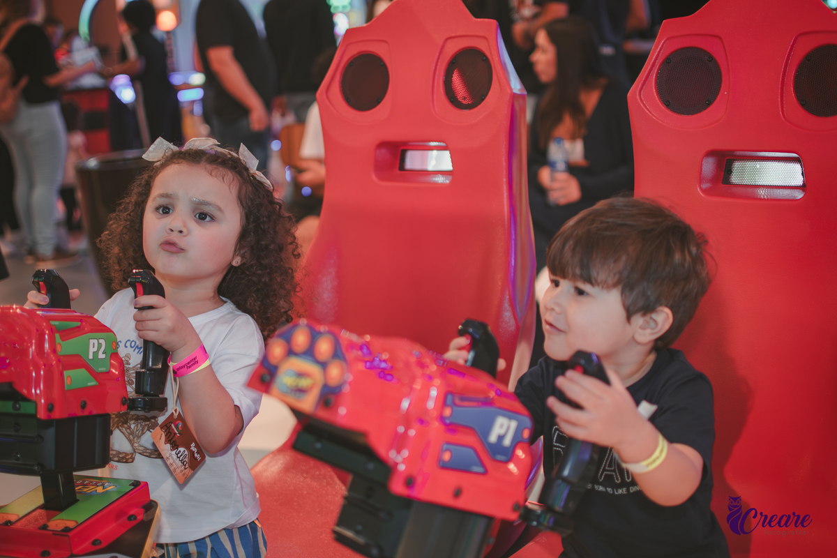 festa dde aniversário de menina de 4 anos com tema frozen, aniversário infantil no Playcenter Family - Shopping Grand Plaza, fotógrafo em Santo André. fotógrafo de aniversário infantil, festa de aniversário infantil.