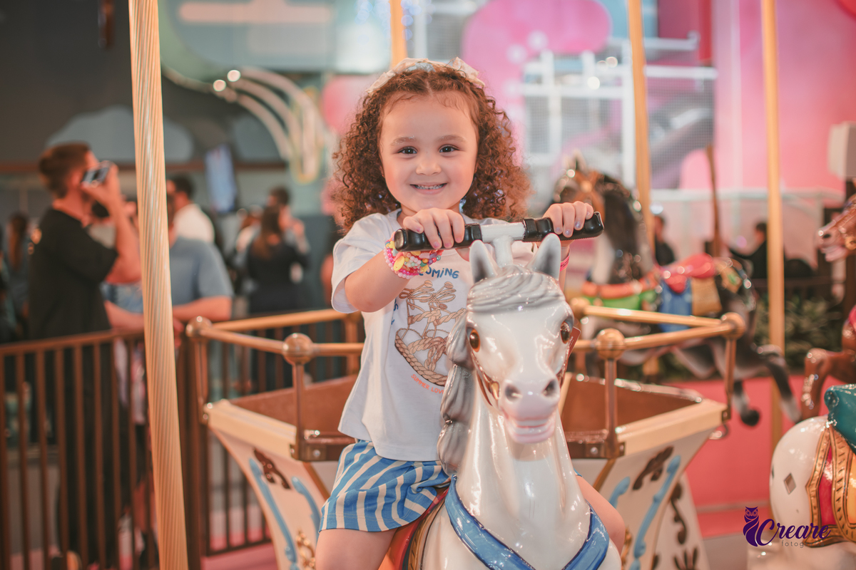 festa dde aniversário de menina de 4 anos com tema frozen, aniversário infantil no Playcenter Family - Shopping Grand Plaza, fotógrafo em Santo André. fotógrafo de aniversário infantil, festa de aniversário infantil.