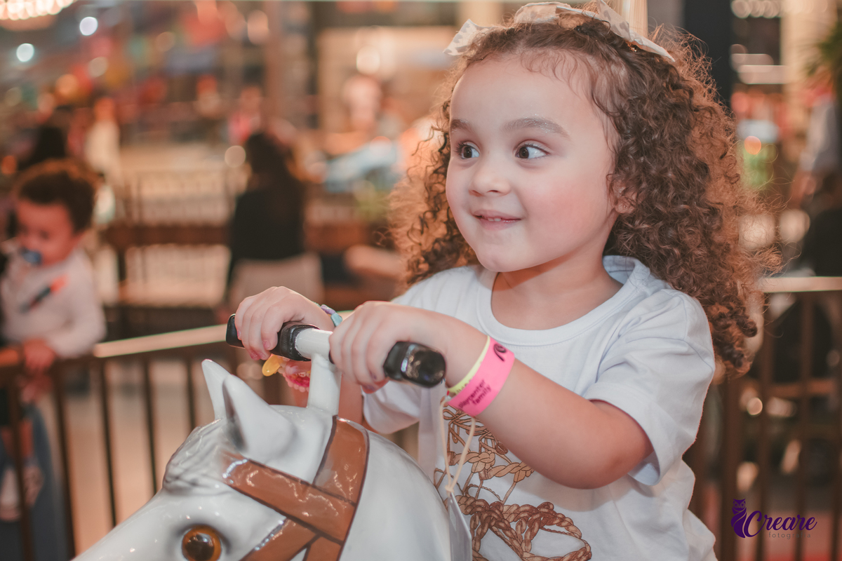 festa dde aniversário de menina de 4 anos com tema frozen, aniversário infantil no Playcenter Family - Shopping Grand Plaza, fotógrafo em Santo André. fotógrafo de aniversário infantil, festa de aniversário infantil.