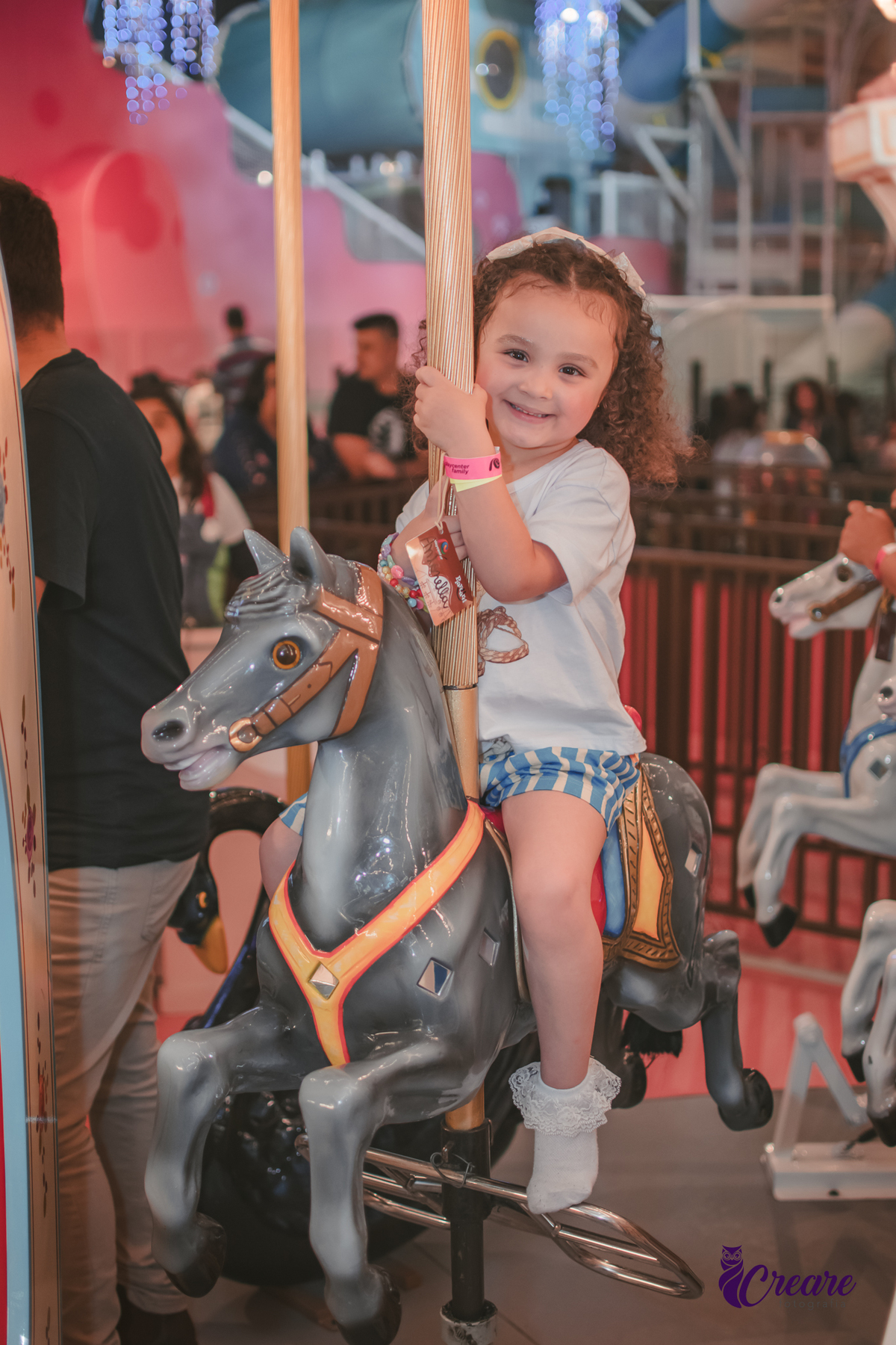 festa dde aniversário de menina de 4 anos com tema frozen, aniversário infantil no Playcenter Family - Shopping Grand Plaza, fotógrafo em Santo André. fotógrafo de aniversário infantil, festa de aniversário infantil.