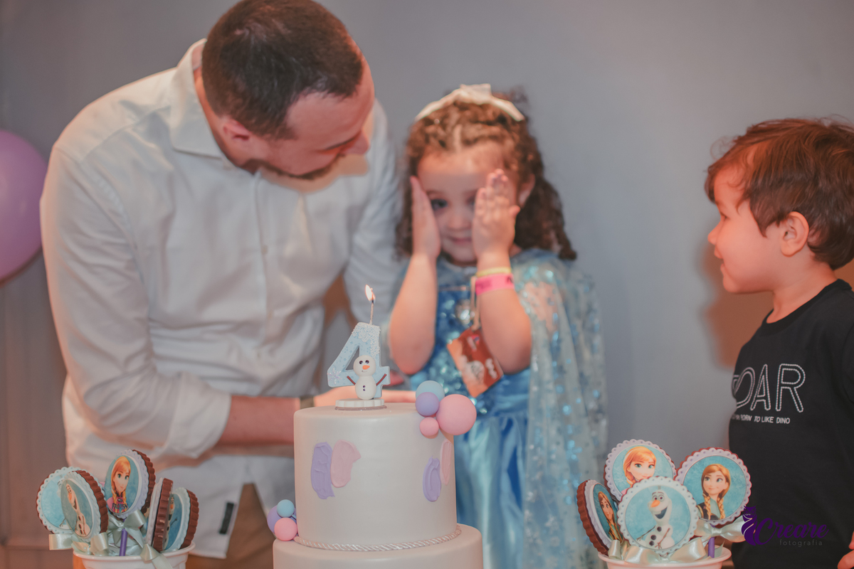 festa dde aniversário de menina de 4 anos com tema frozen, aniversário infantil no Playcenter Family - Shopping Grand Plaza, fotógrafo em Santo André. fotógrafo de aniversário infantil, festa de aniversário infantil.
