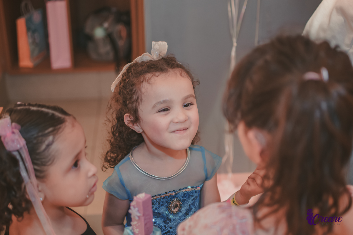 festa dde aniversário de menina de 4 anos com tema frozen, aniversário infantil no Playcenter Family - Shopping Grand Plaza, fotógrafo em Santo André. fotógrafo de aniversário infantil, festa de aniversário infantil.