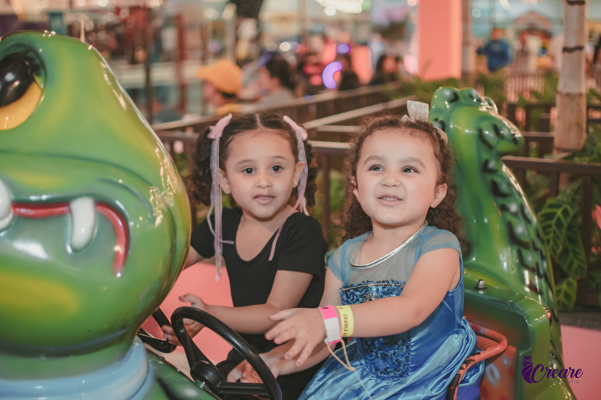festa dde aniversário de menina de 4 anos com tema frozen, aniversário infantil no Playcenter Family - Shopping Grand Plaza, fotógrafo em Santo André. fotógrafo de aniversário infantil, festa de aniversário infantil.