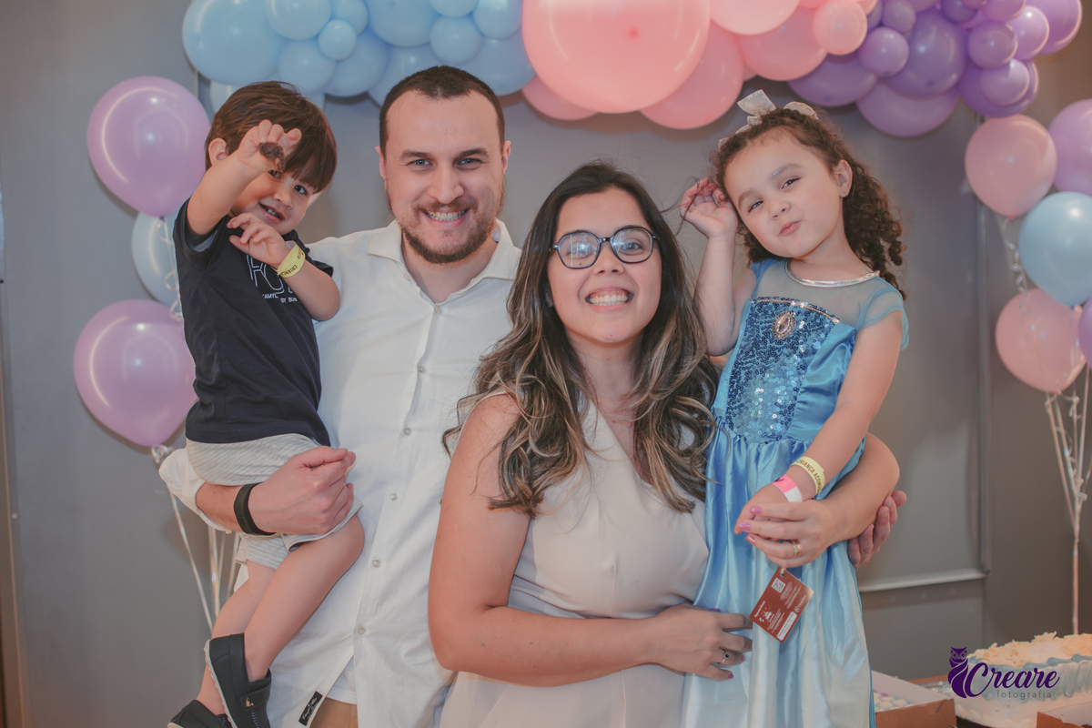 festa dde aniversário de menina de 4 anos com tema frozen, aniversário infantil no Playcenter Family - Shopping Grand Plaza, fotógrafo em Santo André. fotógrafo de aniversário infantil, festa de aniversário infantil.