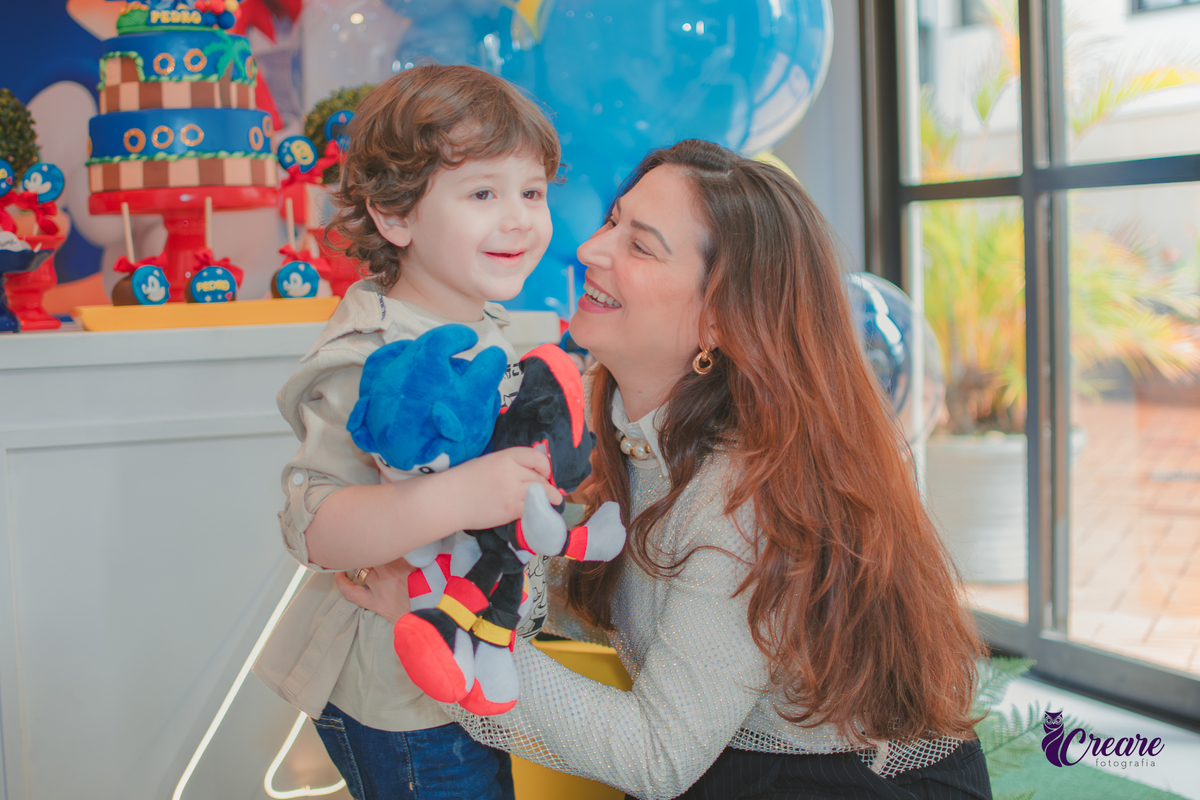 Aniversário de menino de 4 anos, festa infantil em São Bernardo do Campo. Decoração com tema Sonic, festa em casa.