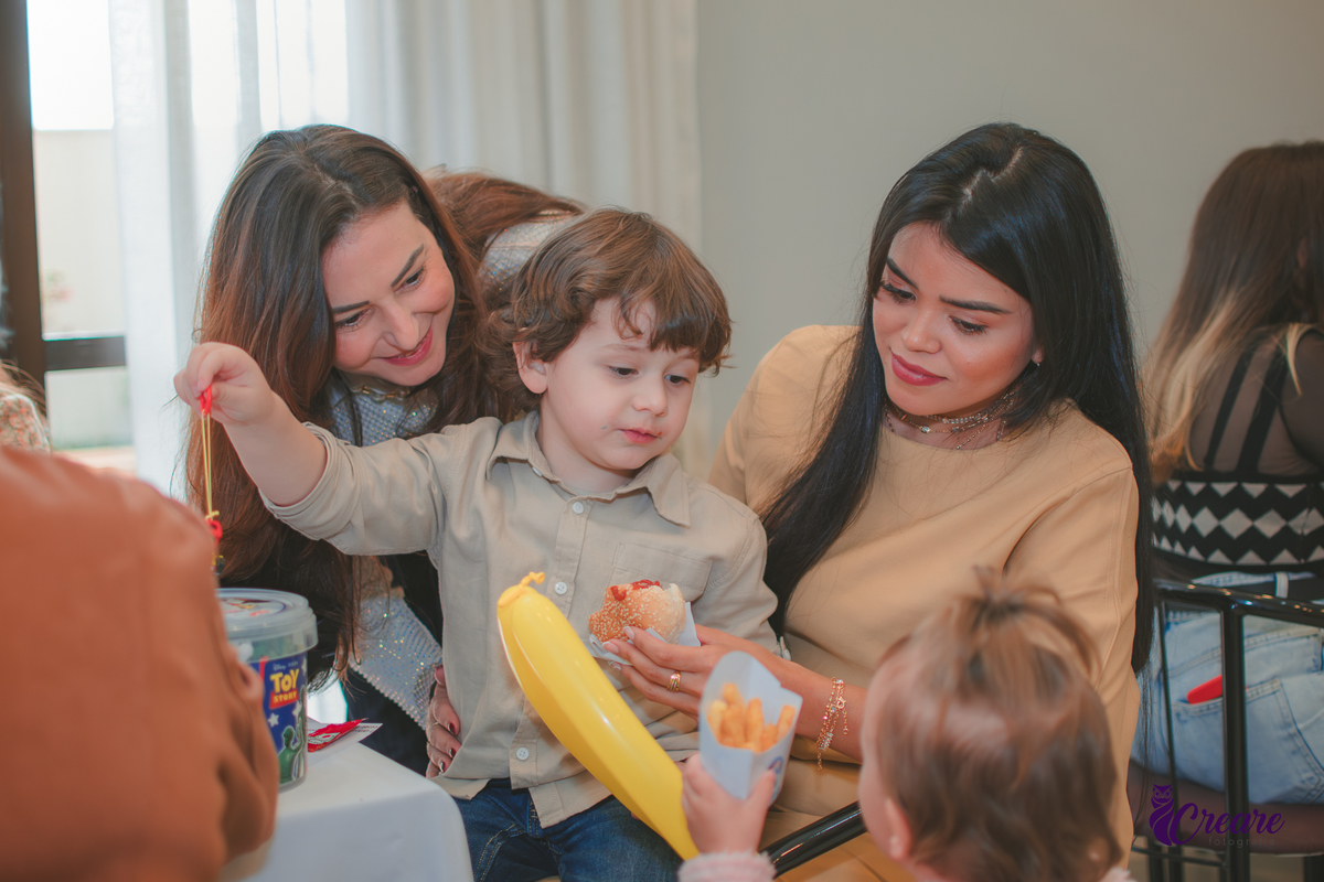Aniversário de menino de 4 anos, festa infantil em São Bernardo do Campo. Decoração com tema Sonic, festa em casa.