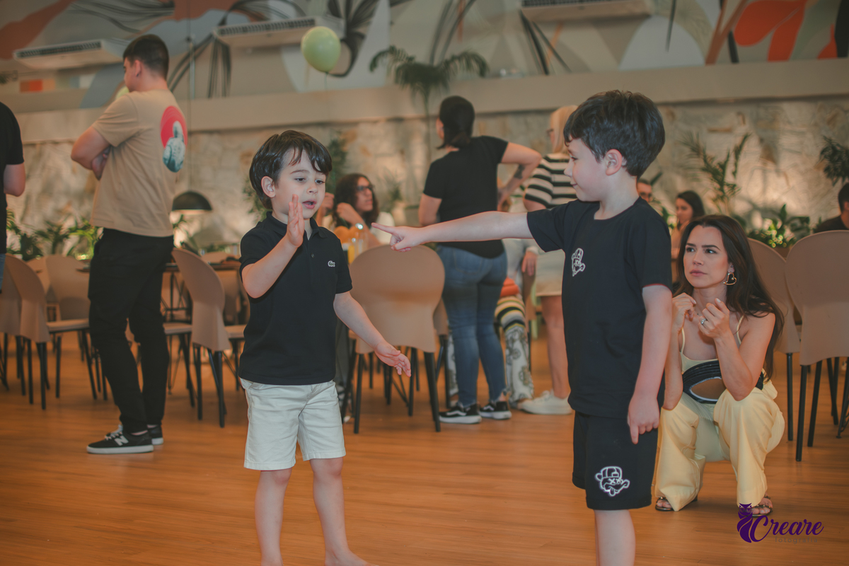 fotografia de aniversário infantil, festa de menino de 6 anos com tema Jurassic Park, Festa de aniversário no Buffet Fantasy em São Bernardo do Campo. Fotógrafo em SBC