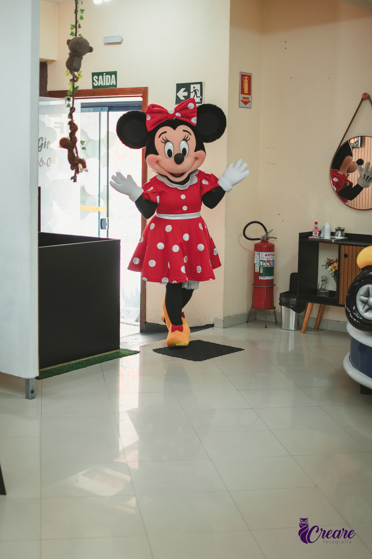fotografia de aniversário de 3 anos com tema minnie, fotógrafo de festa infantil em São Bernardo do Campo.
