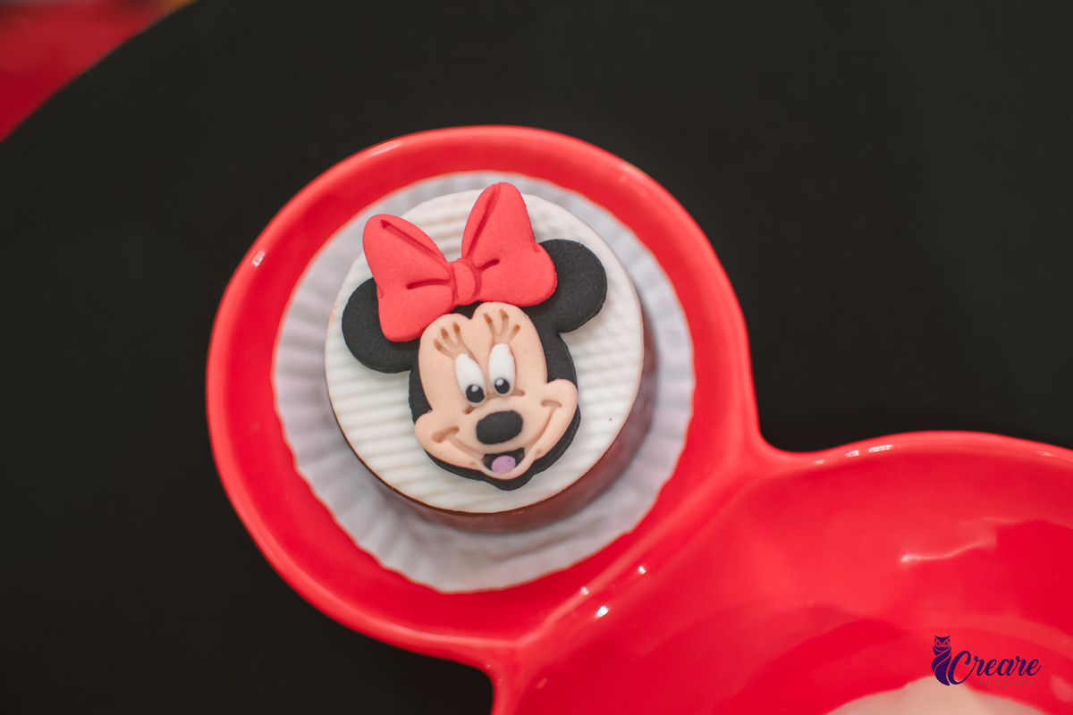 fotografia de aniversário de 3 anos com tema minnie, fotógrafo de festa infantil em São Bernardo do Campo.