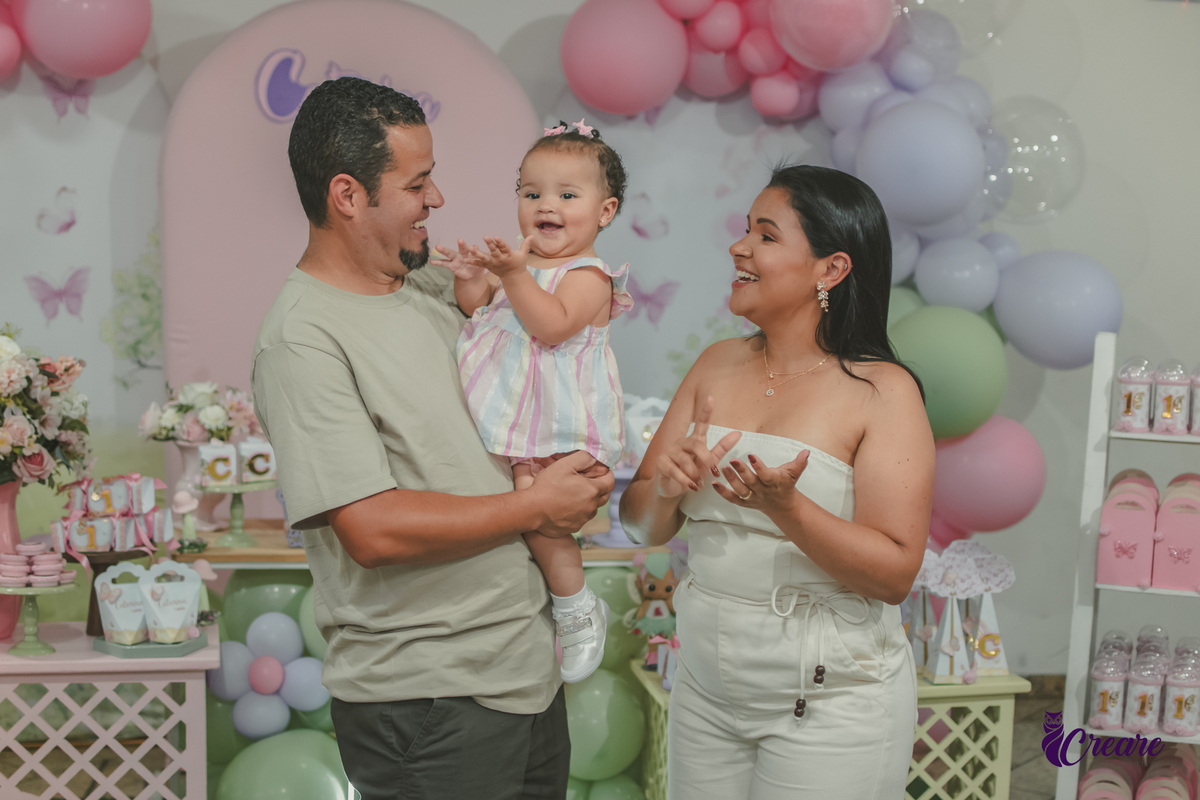 fotografia de aniversário de 1 aninho, festa com tema borboleta, aniversário de bebê de 1 ano, fotógrafo em Santo André.