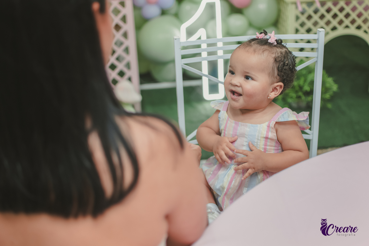 fotografia de aniversário de 1 aninho, festa com tema borboleta, aniversário de bebê de 1 ano, fotógrafo em Santo André.