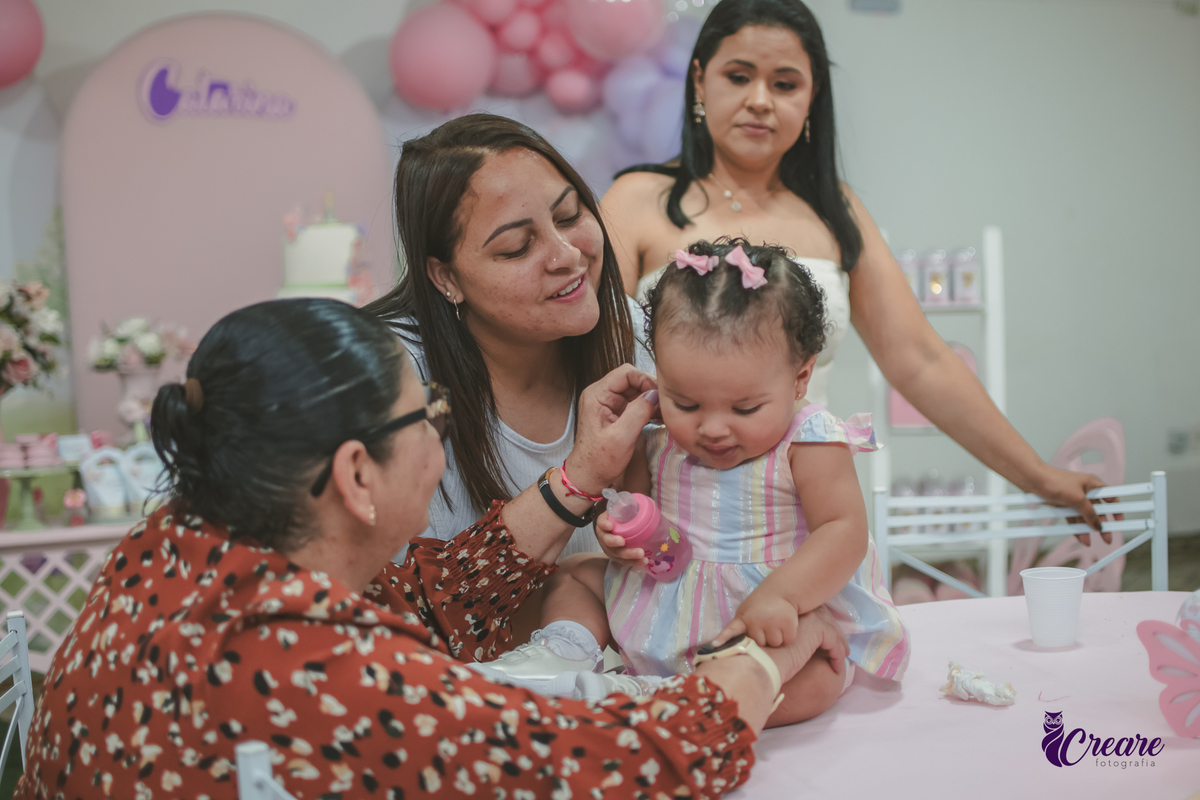 fotografia de aniversário de 1 aninho, festa com tema borboleta, aniversário de bebê de 1 ano, fotógrafo em Santo André.