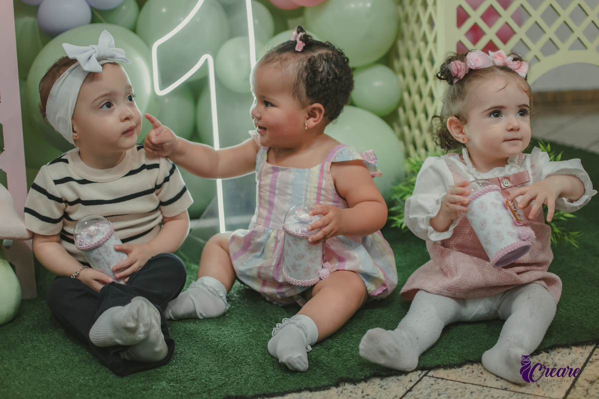 fotografia de aniversário de 1 aninho, festa com tema borboleta, aniversário de bebê de 1 ano, fotógrafo em Santo André.