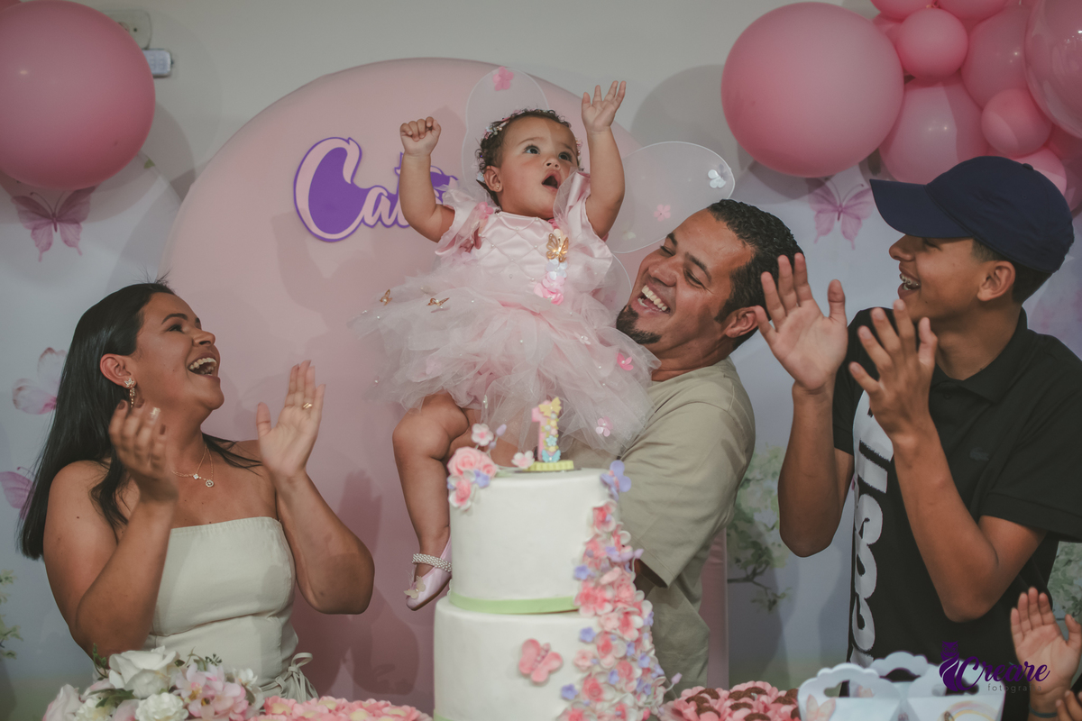 fotografia de aniversário de 1 aninho, festa com tema borboleta, aniversário de bebê de 1 ano, fotógrafo em Santo André.