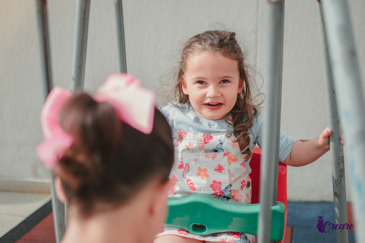 fotografia de aniversário infantil, festa de 5 anos de menina com tema Lillo e Stitch. Festa de aniversário em casa, fotógrafo em Santo André.