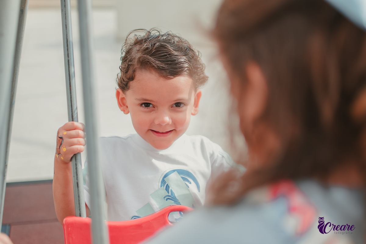 fotografia de aniversário infantil, festa de 5 anos de menina com tema Lillo e Stitch. Festa de aniversário em casa, fotógrafo em Santo André.