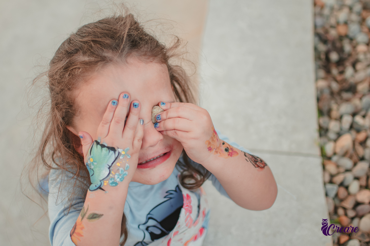 fotografia de aniversário infantil, festa de 5 anos de menina com tema Lillo e Stitch. Festa de aniversário em casa, fotógrafo em Santo André.