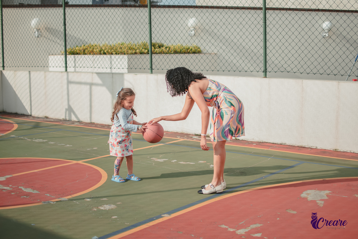 fotografia de aniversário infantil, festa de 5 anos de menina com tema Lillo e Stitch. Festa de aniversário em casa, fotógrafo em Santo André.