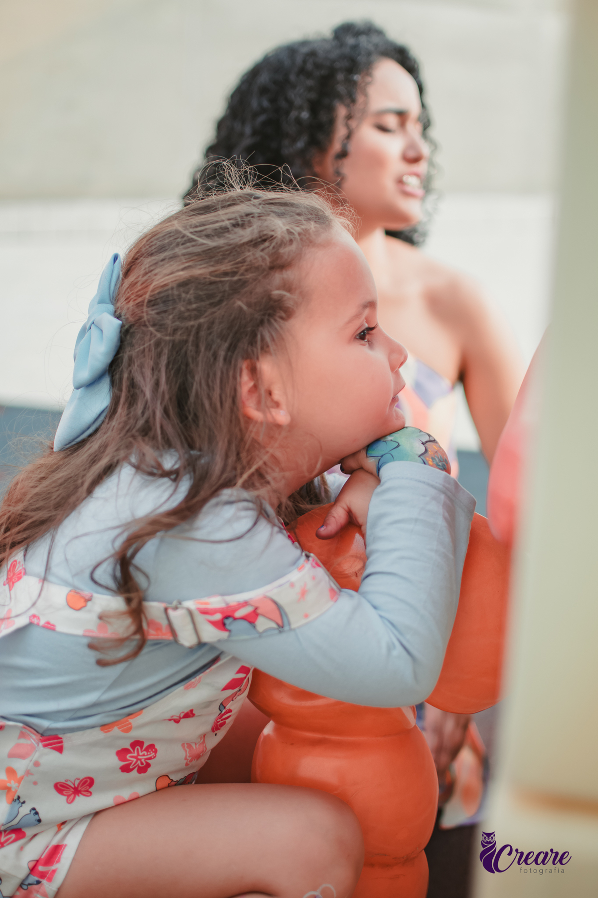 fotografia de aniversário infantil, festa de 5 anos de menina com tema Lillo e Stitch. Festa de aniversário em casa, fotógrafo em Santo André.