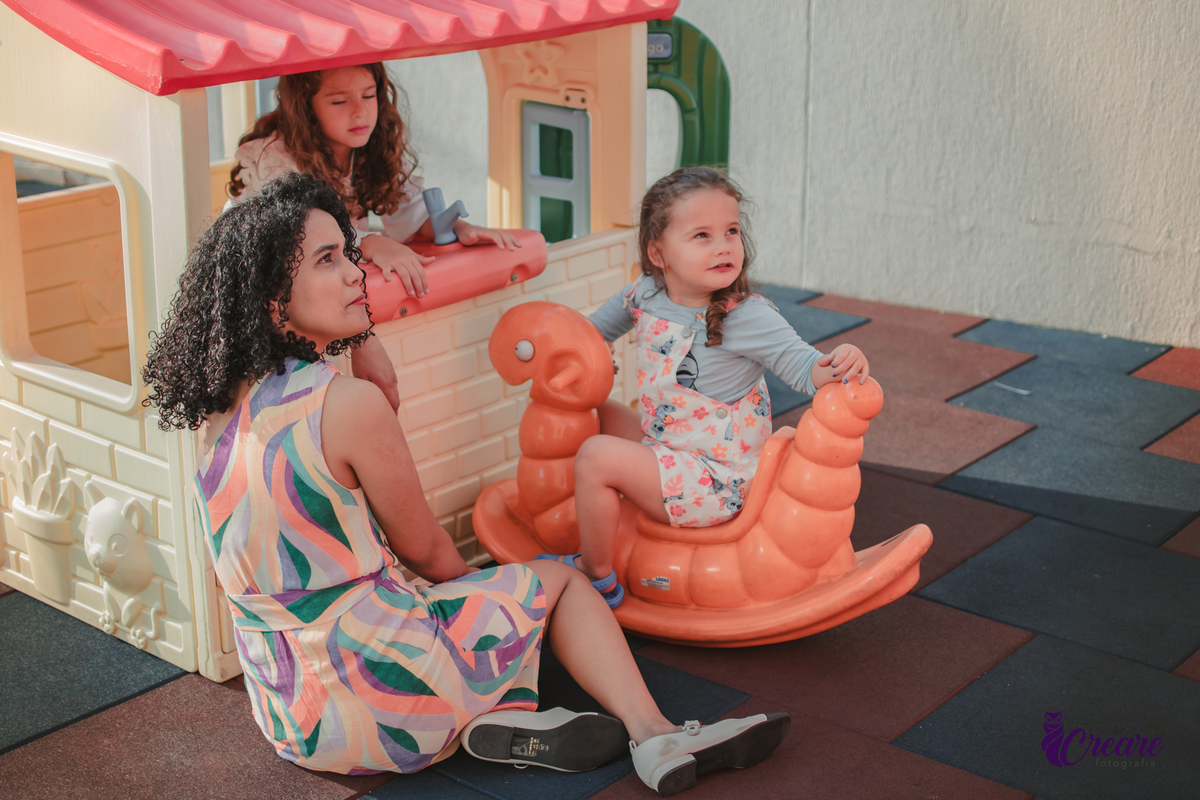 fotografia de aniversário infantil, festa de 5 anos de menina com tema Lillo e Stitch. Festa de aniversário em casa, fotógrafo em Santo André.