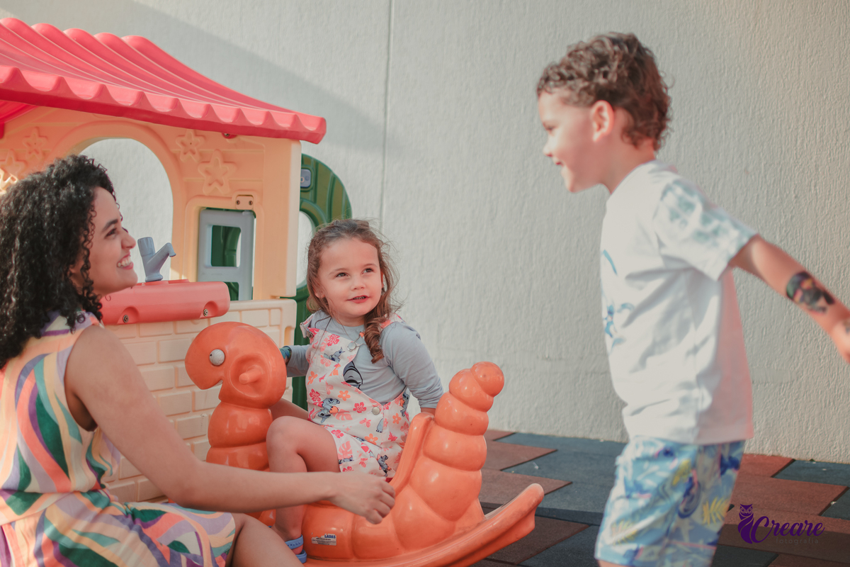 fotografia de aniversário infantil, festa de 5 anos de menina com tema Lillo e Stitch. Festa de aniversário em casa, fotógrafo em Santo André.